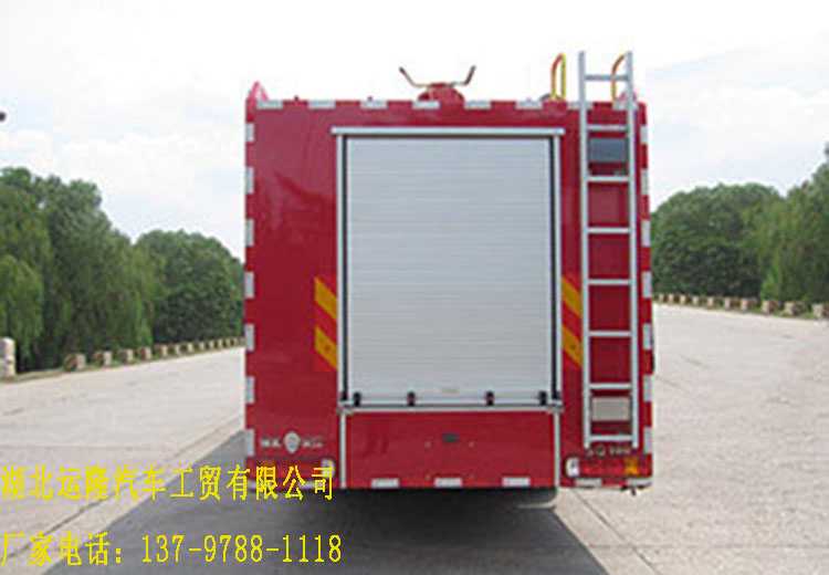 重汽16噸水罐消防車和重汽8噸泡沫消防車順利下線(圖3) 重汽16噸水罐消防車和重汽8噸泡沫消防車順利下線(圖3)