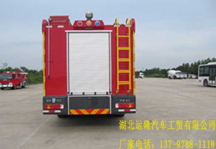 重汽16噸水罐消防車和重汽8噸泡沫消防車順利下線(圖6) 重汽16噸水罐消防車和重汽8噸泡沫消防車順利下線(圖6)